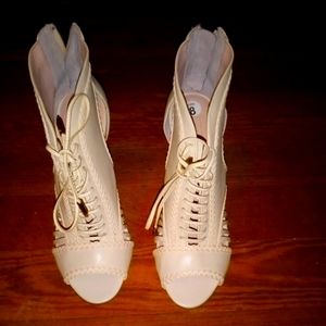 Avec Les Filles women's leather heels, size:8.